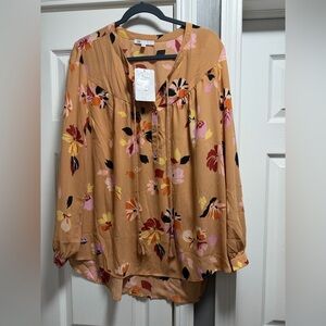 DR2 blouse new with tags size xl snag on back picture shown